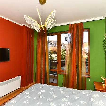 Cedar Iii One Bdrm Flat B2 *